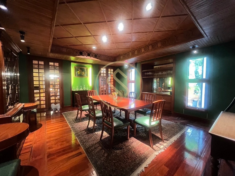 ขายบ้านหรู  Luxury house  บนทำเลทองสุขุมวิท 71  ปรีดีพนมยงค์ 26  ซอยพัฒนเวศม์  ขนาดที่ดินผืนใหญ่ 436 ตารางวา  เเปลงมุม พื้นที่ใช้สอย 1,000 ตารางเมตร