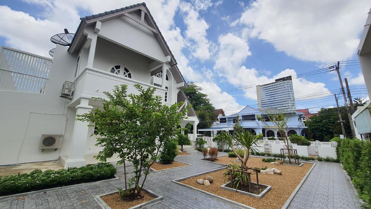 ให้เช่าบ้านเดี่ยว 3+1 ห้องนอน เฟอร์นิเจอร์ครบ รีโนเวทใหม่ ในหมู่บ้านบางนา วิลล่า ซ. บางนาตราด 16 ใกล้แยกบางนา