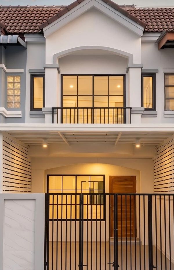 Townhouse for sale, 17 sq m, Erawan Village, Lam Luk Ka 53
