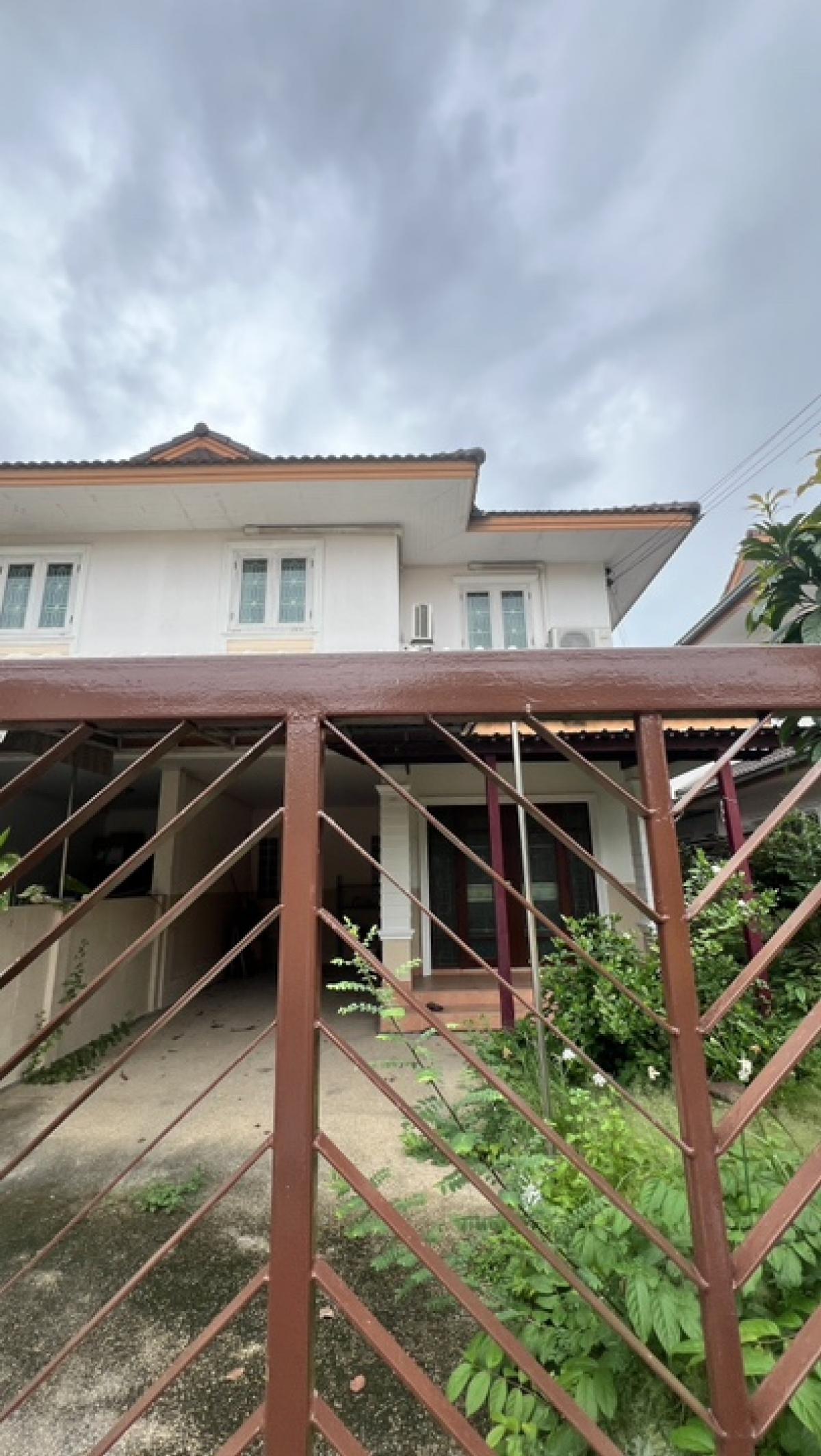 Semi-detached house for sale near Mahidol Salaya.