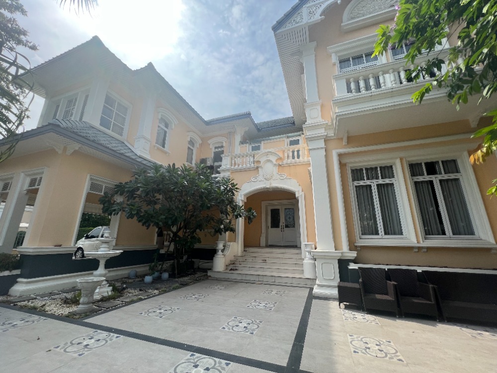 Near Ekkamai Thonglor 5-bedroom luxurious house Near Ekkamai Thonglor 5-bedroom luxurious house