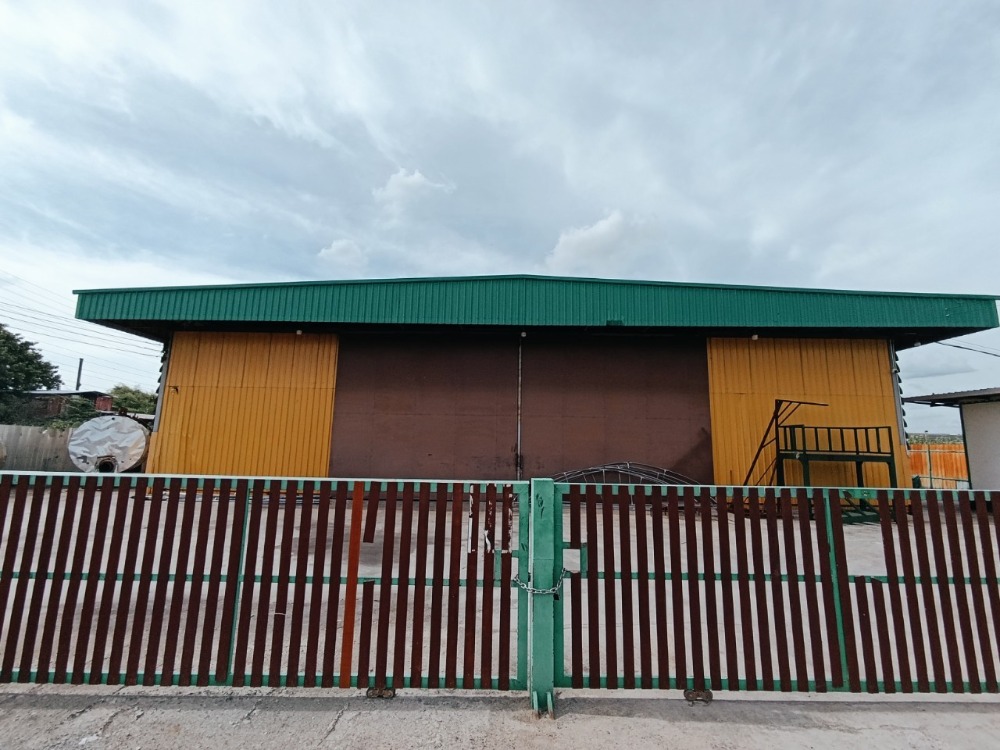 Warehouse-factory 60 square meters with office, workers houses, on the main road for rent, can distribute goods to the north, south, east and west, Bang Pa-in