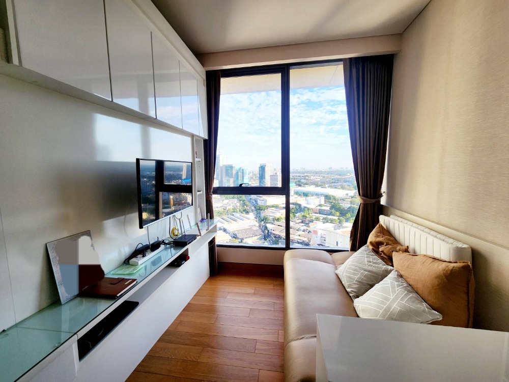 The LPN24 spacious 1-BR 38 sqm, high floor river view