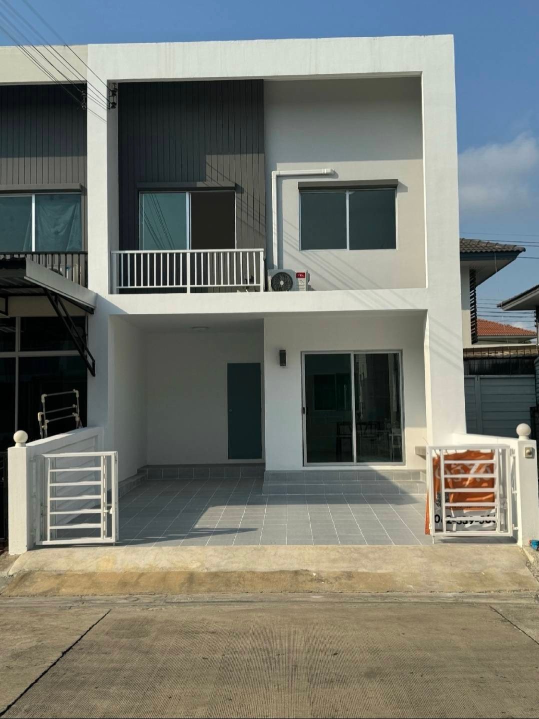 Townhouse for rent, Habita Town Nest Village, Tha Kham-Rama 2, Thian Thale-Bang Khun Thian Zone, near Lotus Rama 2, only 10 minutes. Townhouse for rent, Habita Town Nest Village, Tha Kham-Rama 2, Thian Thale-Bang Khun Thian Zone, near Lotus Rama 2, only 10 minutes.