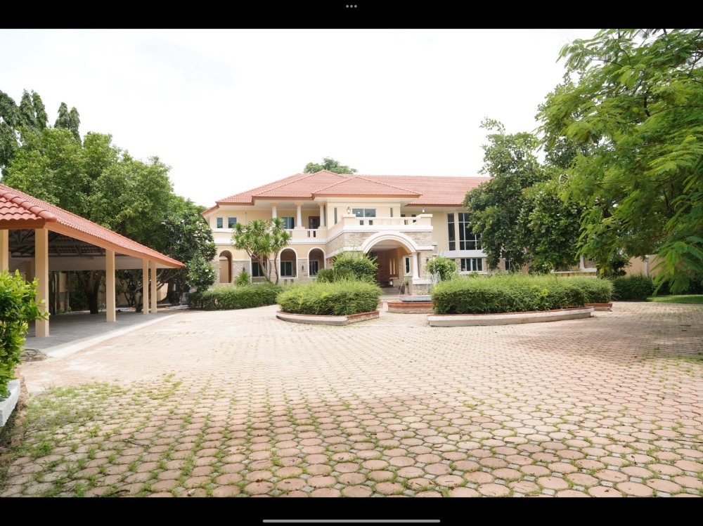 !!! Luxurious house on 3 rai of land, great price, convenient transportation !!! Luxurious house on 3 rai of land, great price, convenient transportation