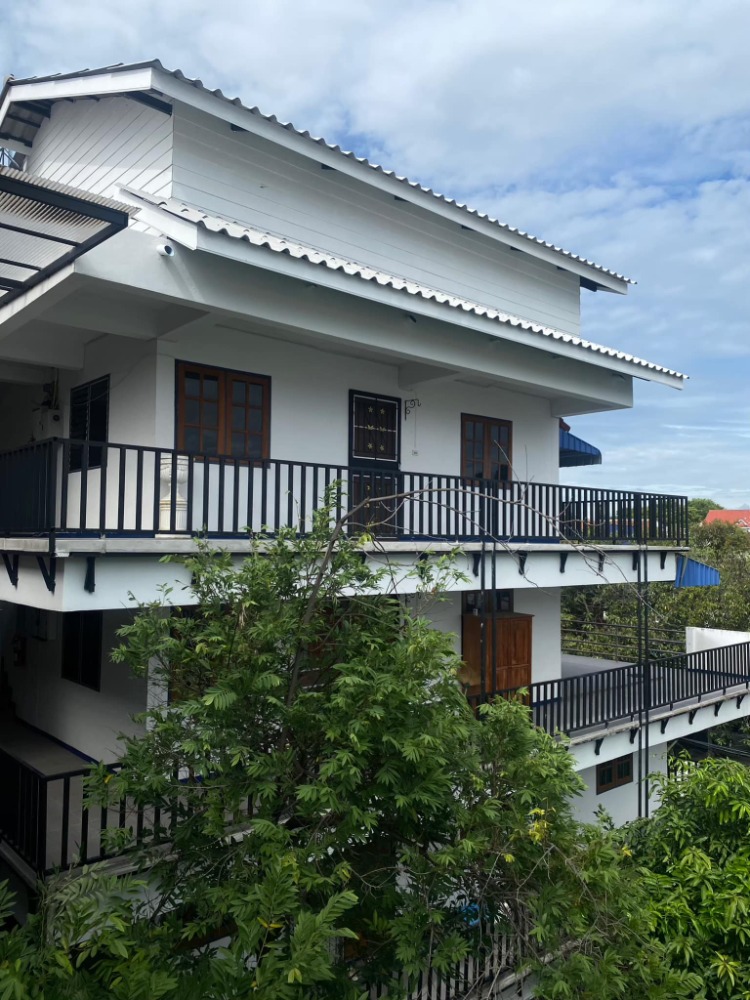 Hotel for sale, 27 rooms, in the center of Chiang Mai, next to Thapae Gate, with valid license – รูปที่ 2