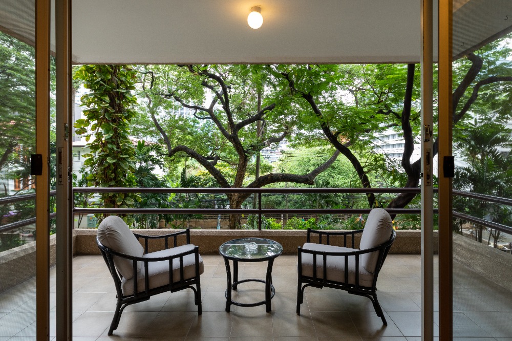 2 Bedrooms 2 Bathrooms 166 sq.m. Near BTS Nana 2 Bedrooms 2 Bathrooms 166 sq.m. Near BTS Nana
