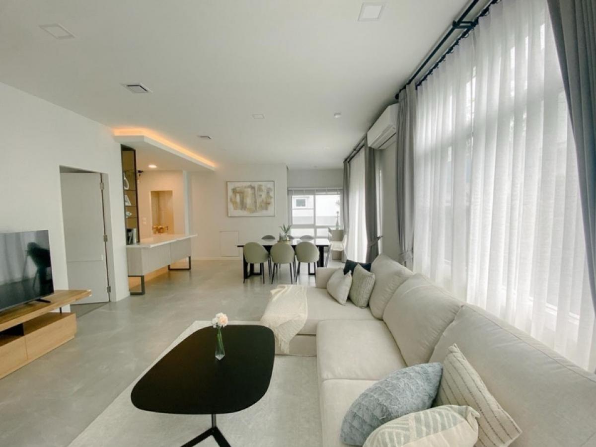 🌟Detached House for Rent | Mantana Bangna –Wongwaen. A beautifully decorated, fully furnished, two-storey detached house featuring 4 bedrooms and 5 bathrooms. Fully furnished and decorated. Rental Fee 130,000 THB/ Month