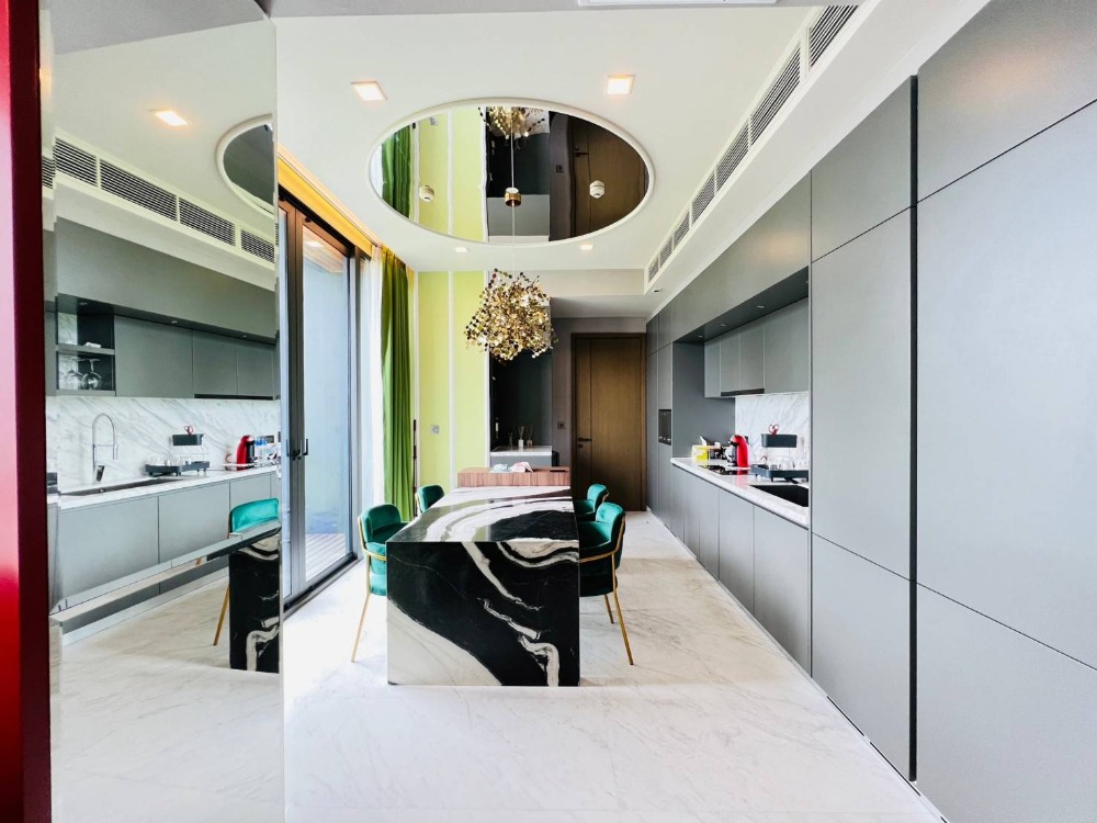 ♥Colorful style♥ 05+ Floor 125.20 sq.m. 1 Bed 1 Walk-in closet | Condo Near J Avenue Thonglor 2 mins., BTS Thonglor 5 mins. and Donki Mall 7 mins.