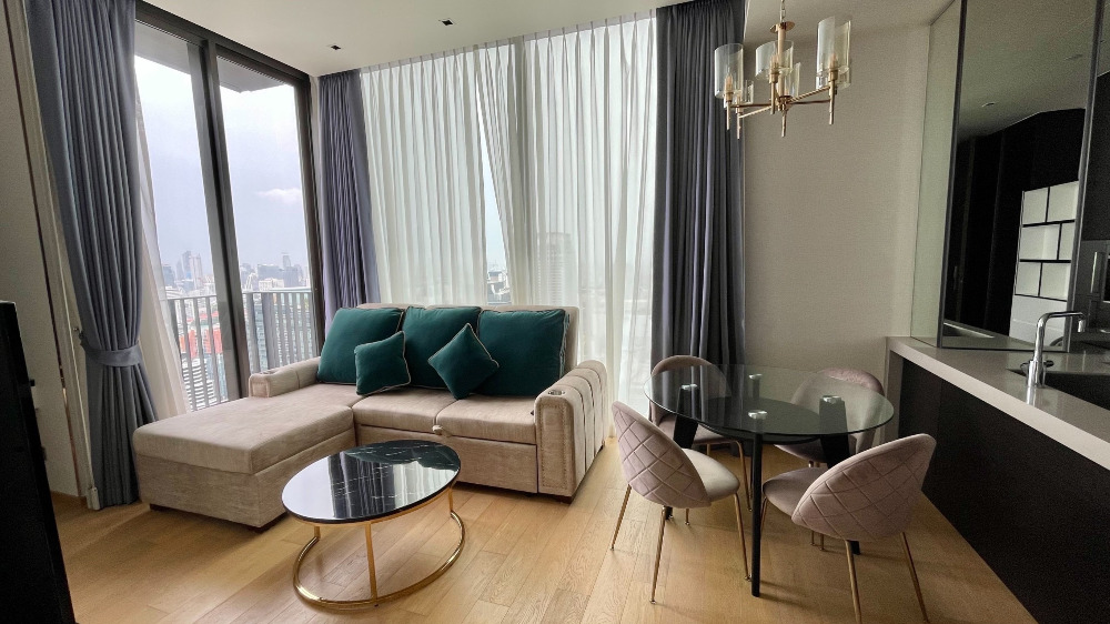 28 Chidlom: 2bed 2bath  74sqm 4XFl 33,000,000 Am: 0656199198