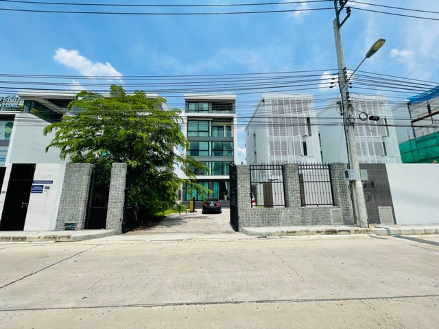 For sale: 5-storey home office with roof terrace, Baan Panna Ekkamai-Ram Intra, next to Central EastVille, area 139.1 sq m.