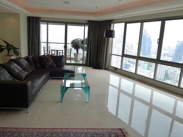 For sale: Large luxury 4 bedroom condo @Sukhumvit 16