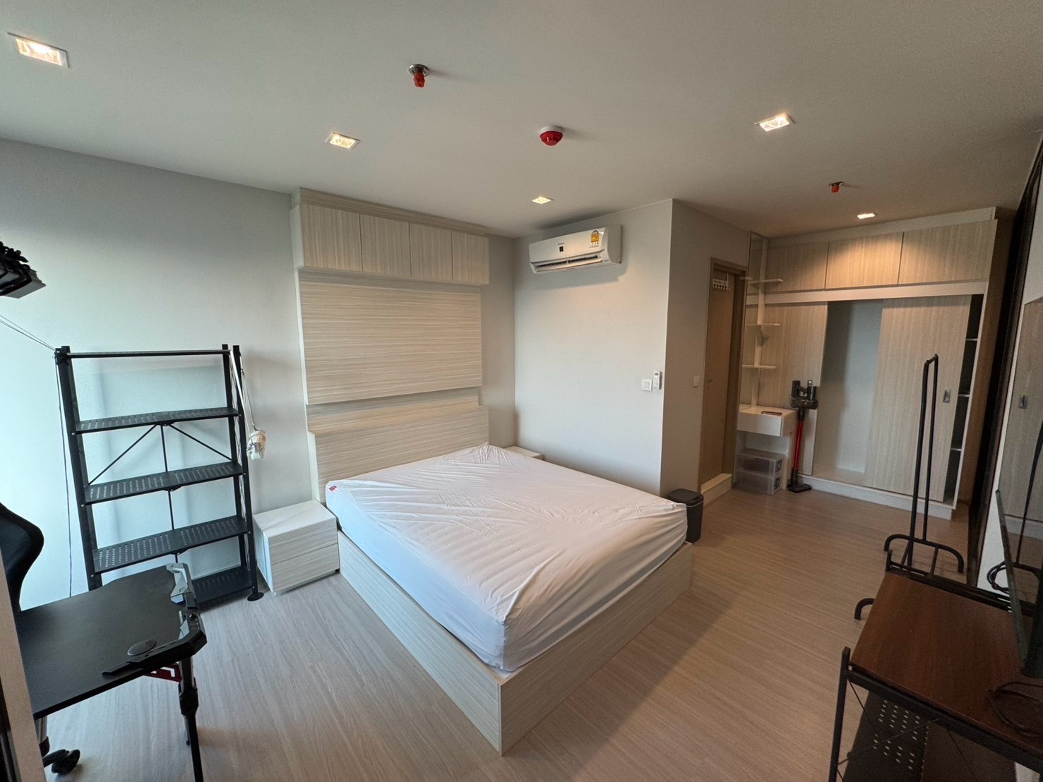 ขายขาดทุน Life Sathorn Sierra ถูกสุดในตึก 2.599ล้าน คอนโด ใกล้ ถนนสาทร ส่วนกลางสวรรค์ ใกล้ทางขึ้นBTSตลาดพลู150ม ราคา 2.599ล้าน 28.65ตรม ชั้น12 ทิศN แต่งครบแถมเฟอร์นิเจอร์และ เครื่องใช้ไฟฟ้า ห้องแต่งพร้อมอยู่ Yield 6-7% ปล่อยเช่าได้14,000-16,000+-บ ขายขาดทุน Life Sathorn Sierra ถูกสุดในตึก 2.599ล้าน คอนโด ใกล้ ถนนสาทร ส่วนกลางสวรรค์ ใกล้ทางขึ้นBTSตลาดพลู150ม ราคา 2.599ล้าน 28.65ตรม ชั้น12 ทิศN แต่งครบแถมเฟอร์นิเจอร์และ เครื่องใช้ไฟฟ้า ห้องแต่งพร้อมอยู่ Yield 6-7% ปล่อยเช่าได้14,000-16,000+-บ