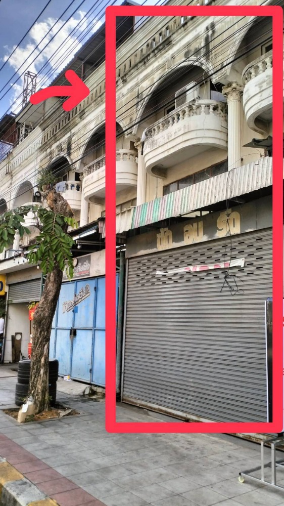 Commercial building for sale on Lat Phrao Road, 4 floors (extension of roof floor), suitable for investment in shops, clinics, renovation of rental rooms, located near 2 main markets, Ram Intra Km.2 and near MRT Lat Phra Commercial building for sale on Lat Phrao Road, 4 floors (extension of roof floor), suitable for investment in shops, clinics, renovation of rental rooms, located near 2 main markets, Ram Intra Km.2 and near MRT Lat Phra