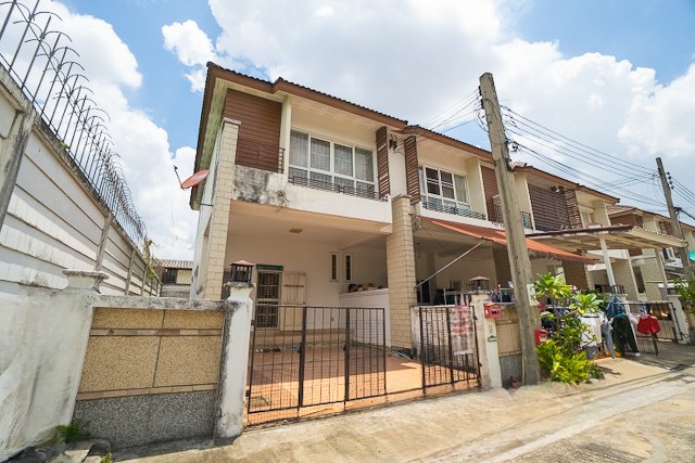 ขายบ้านเดี่ยว 2 ชั้น หมู่บ้านภัทรา ใกล้สนามบินสุวรรณภูมิ บ้านหลังริม พร้อมพื้นที่สวน ราคาเพียง 3,599,000 ล้านบาท