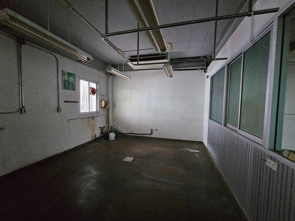 For rent: 4-storey building, suitable for use as a central kitchen. For rent: 4-storey building, suitable for use as a central kitchen.