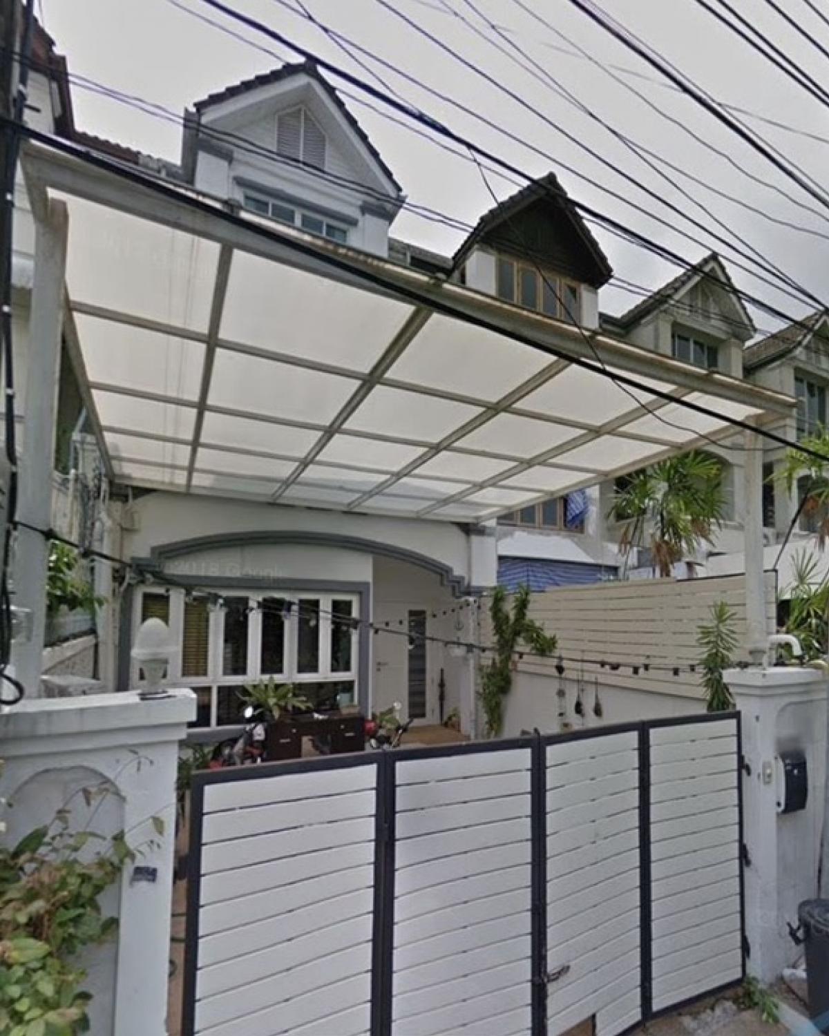 📢👇Sell with tenant til 7 July 26
Townhouse Ekamai 