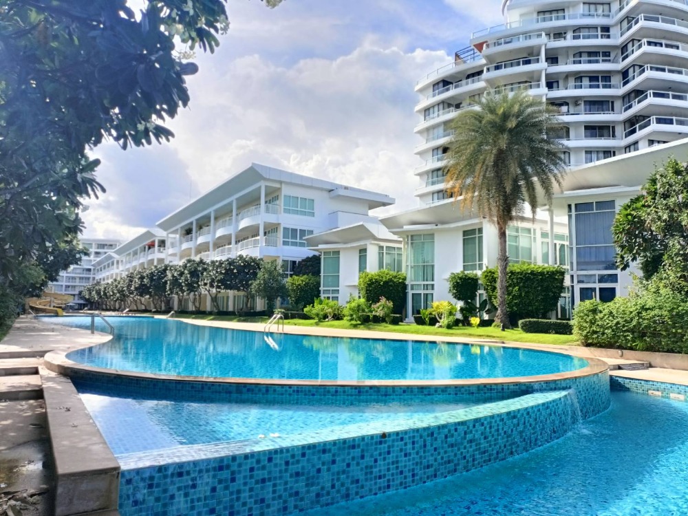 For sale: Condo by the sea in Hua Hin city center, prime location For sale: Condo by the sea in Hua Hin city center, prime location