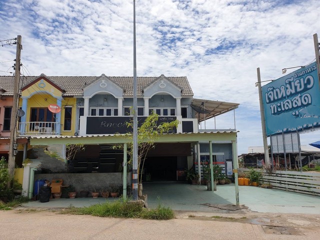 2 -story townhouse for sale, area 52 sq.m., 4 bedrooms, 3 water on Chao Samran Beach Phetchaburi city, good location, convenient to travel 2 -story townhouse for sale, area 52 sq.m., 4 bedrooms, 3 water on Chao Samran Beach Phetchaburi city, good location, convenient to travel