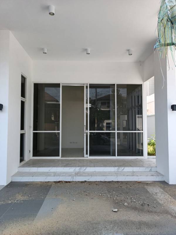 !!! Selling at a loss !!! 5-storey home office behind Paradise !!! Selling at a loss !!! 5-storey home office behind Paradise