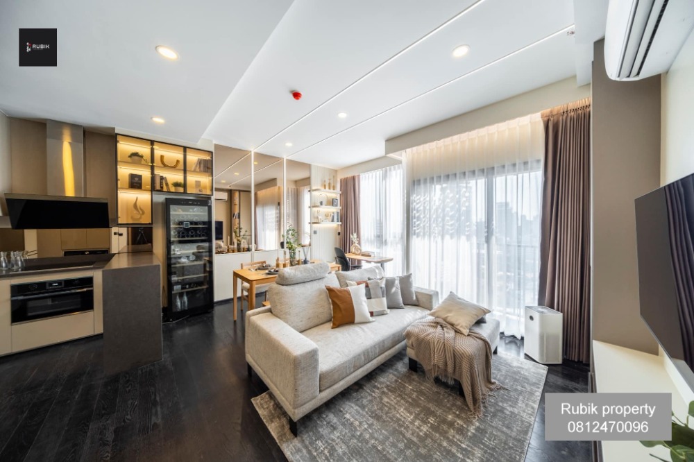 For Sale: Stylish Corner Unit at Park Origin Thonglor For Sale: Stylish Corner Unit at Park Origin Thonglor