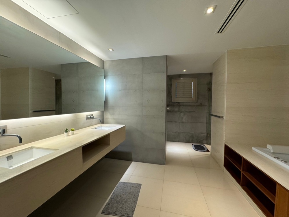 ให้เช่าด่วนห้องสวยยย !!! คอนโด เดอะเครสท์ ร่วมฤดี (BTS เพลินจิต) / 265.83 Sqm./3 ห้องนอน 3 ห้องน้ำ + 1 ห้องแม่บ้าน/ แต่งครบพร้อมเข้าอยุ่/ 150,000 บาท/เดือน – รูปที่ 4