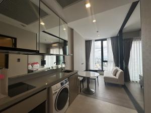 For rent!!!! Luxury condo, extremely luxurious, Lat Phrao Intersection, high floor, beautiful view, The Crest Park Residences, 26,000 / month, 1 year contract only.