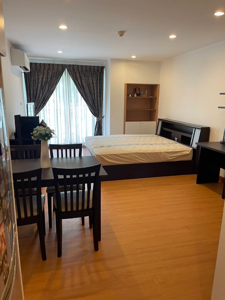 New room, never rented, just renovated, 1 bedroom, 1 bathroom for rent, Siri Sathorn Yen Akat house