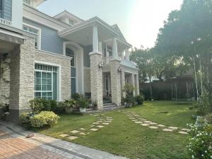 ● American Luxury ● Single House 2 Storey, 217.00 sq.w. | 4 Bedrooms, 8 Parking Spaces, with a Swimming Pool | Near Mega Bangna 11 mins, Prince Hospital Suvarnabhumi 11 mins