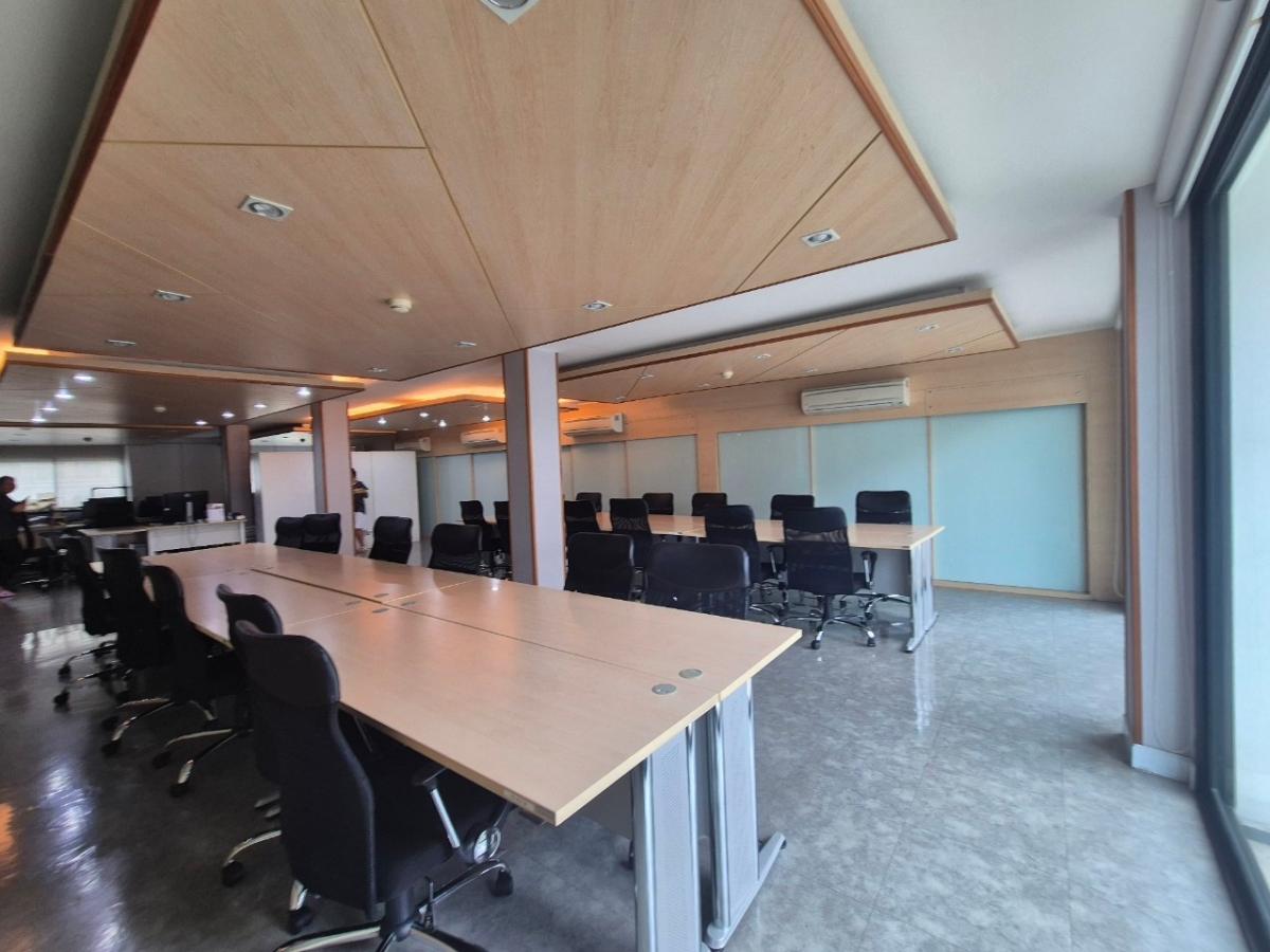 👋For rent: OFFICE space, size 65 sq m, 3rd floor, Silom location, near Wat Khaek🔥