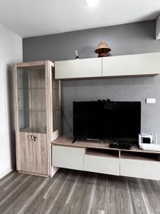 P-2347 ขายด่วน ! คอนโดMoniiq Sukhumvit 64 ห้องสวย เฟอร์นิเจอร์ครบ พร้อมอยู่ ทำเลดี เดินทางสะดวก