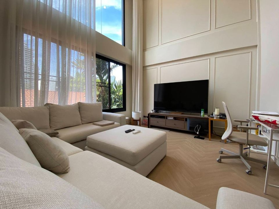 Newly Renovated✨️, fully furnished, ready to move-in, Fuji supermarket at your doorstep, easy access to BTS Thonglor