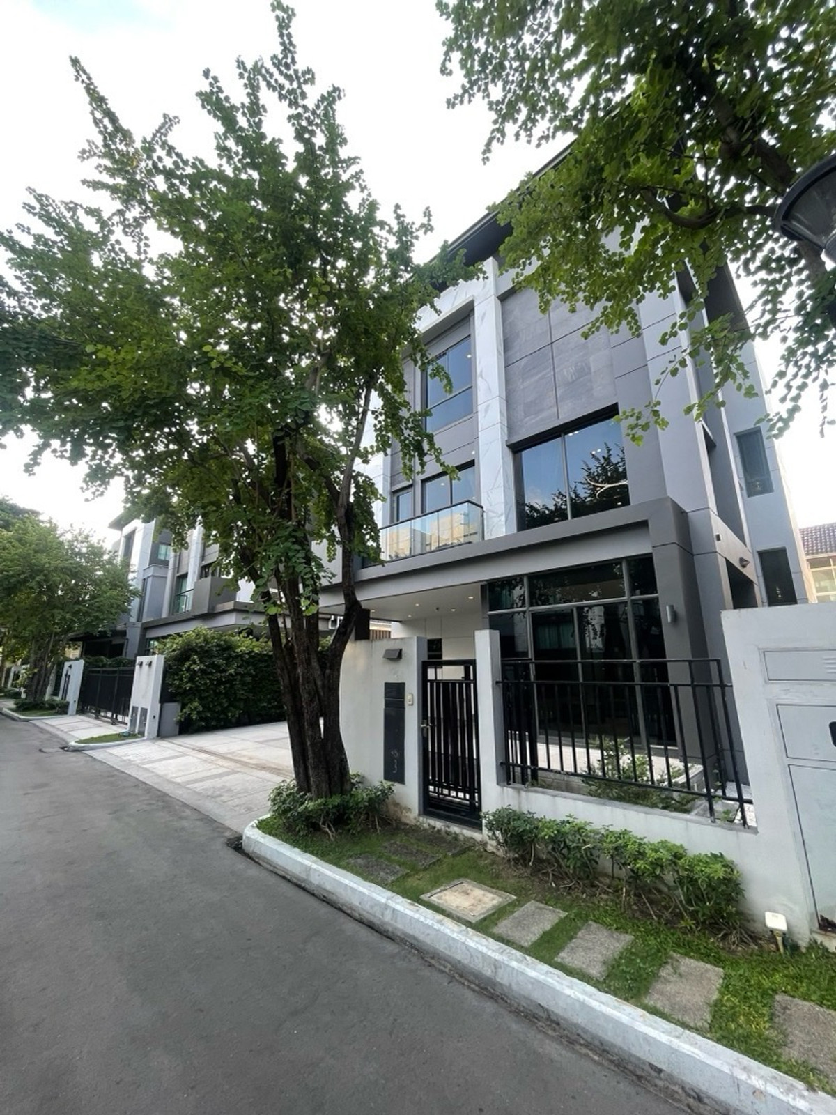 📢 Luxury 3-Storey House for Sale &amp; Rent | The Gentry Ekkamai–Ladprao | Near Expressway