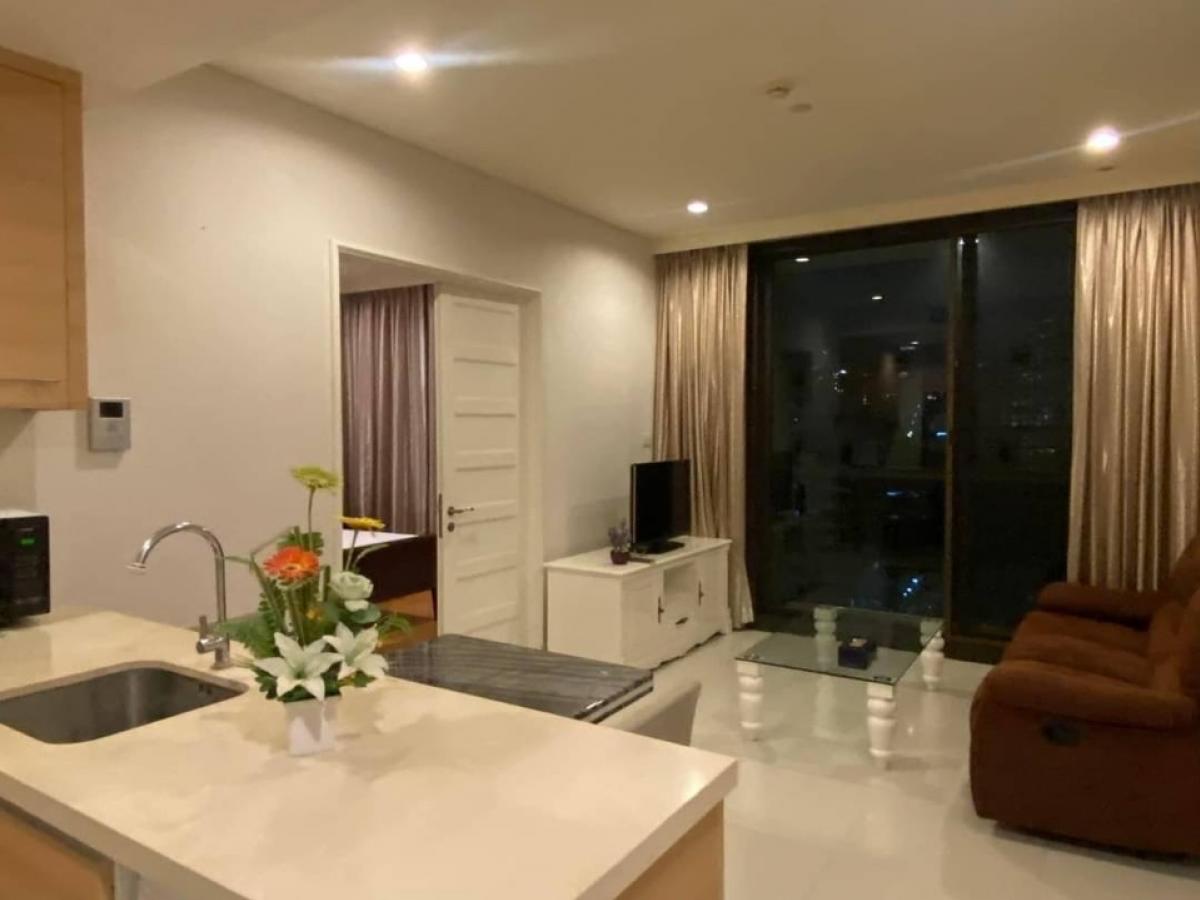 📢👇Sell with tenant til January 26
 Aguston Sukhumvit 22 is one of petfriendly in Em district just behind Emsphere and has short cut to MRT Queen Sirikit and Benjakitti park.