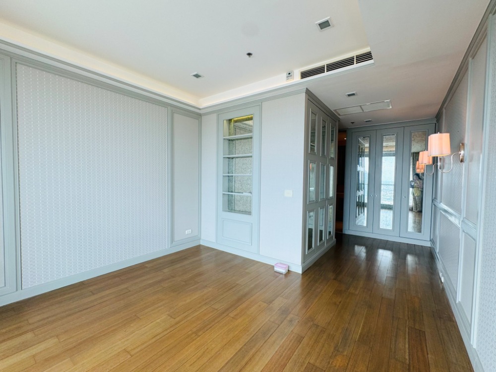 ♦ High floor ♦ 50+ floor 131.26 sq.m. | 3 bedrooms, Sathorn Bridge view | Condo near ICONSIAM 3 mins, BTS Saphan Taksin 3 mins ♦ High floor ♦ 50+ floor 131.26 sq.m. | 3 bedrooms, Sathorn Bridge view | Condo near ICONSIAM 3 mins, BTS Saphan Taksin 3 mins