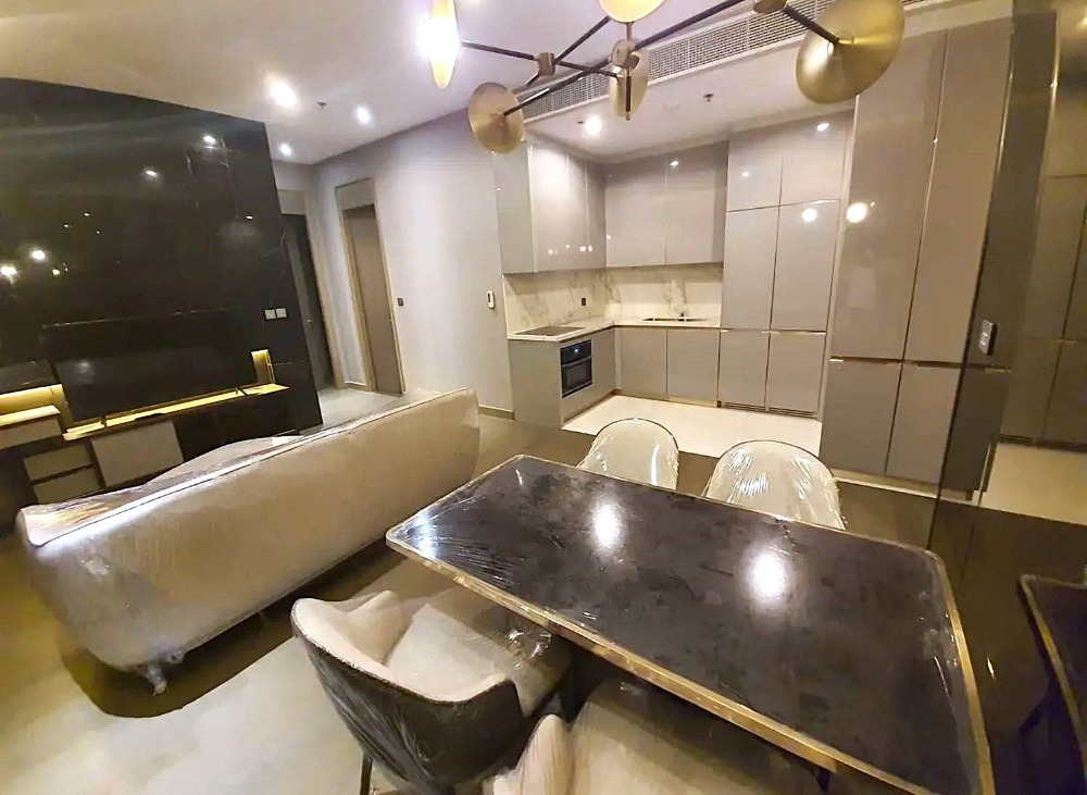 ♦ Luxury style ♦ ชั้น 30+ 73.00 ตร.ม. | 2 ห้องนอน วิวสวย | คอนโดใกล้ BTS เพชรบุรี 1 นาที, มศว. 3 นาที, เซ็นทรัล พระราม 9 7 นาที, โรงพยาบาลกรุงเทพ 9 นาที