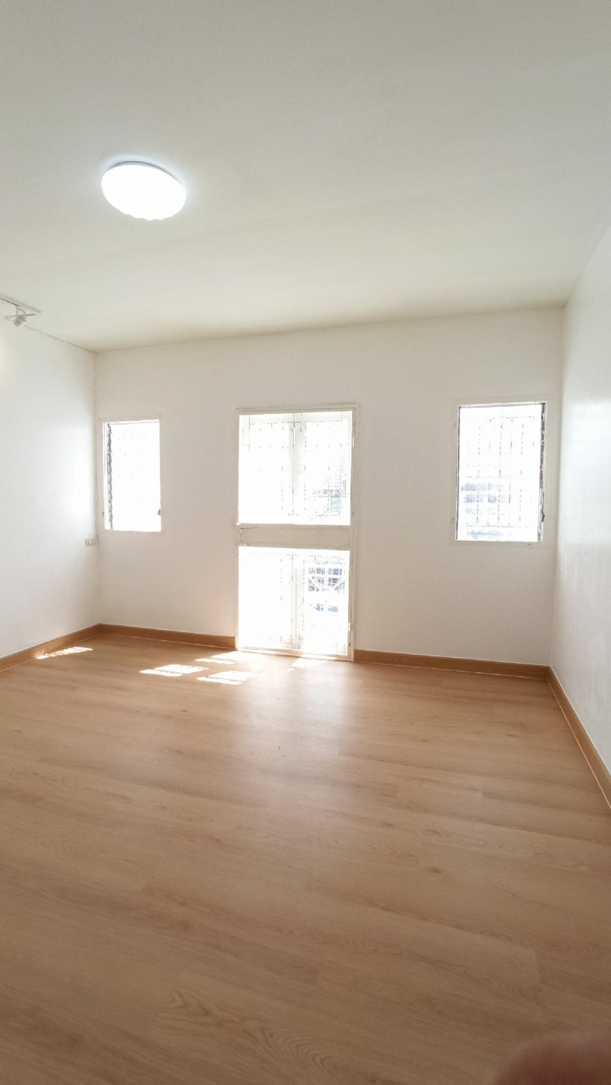 Townhouse for sale, Family Park, Na Pa, Chonburi, commercial location, in front of the village Townhouse for sale, Family Park, Na Pa, Chonburi, commercial location, in front of the village