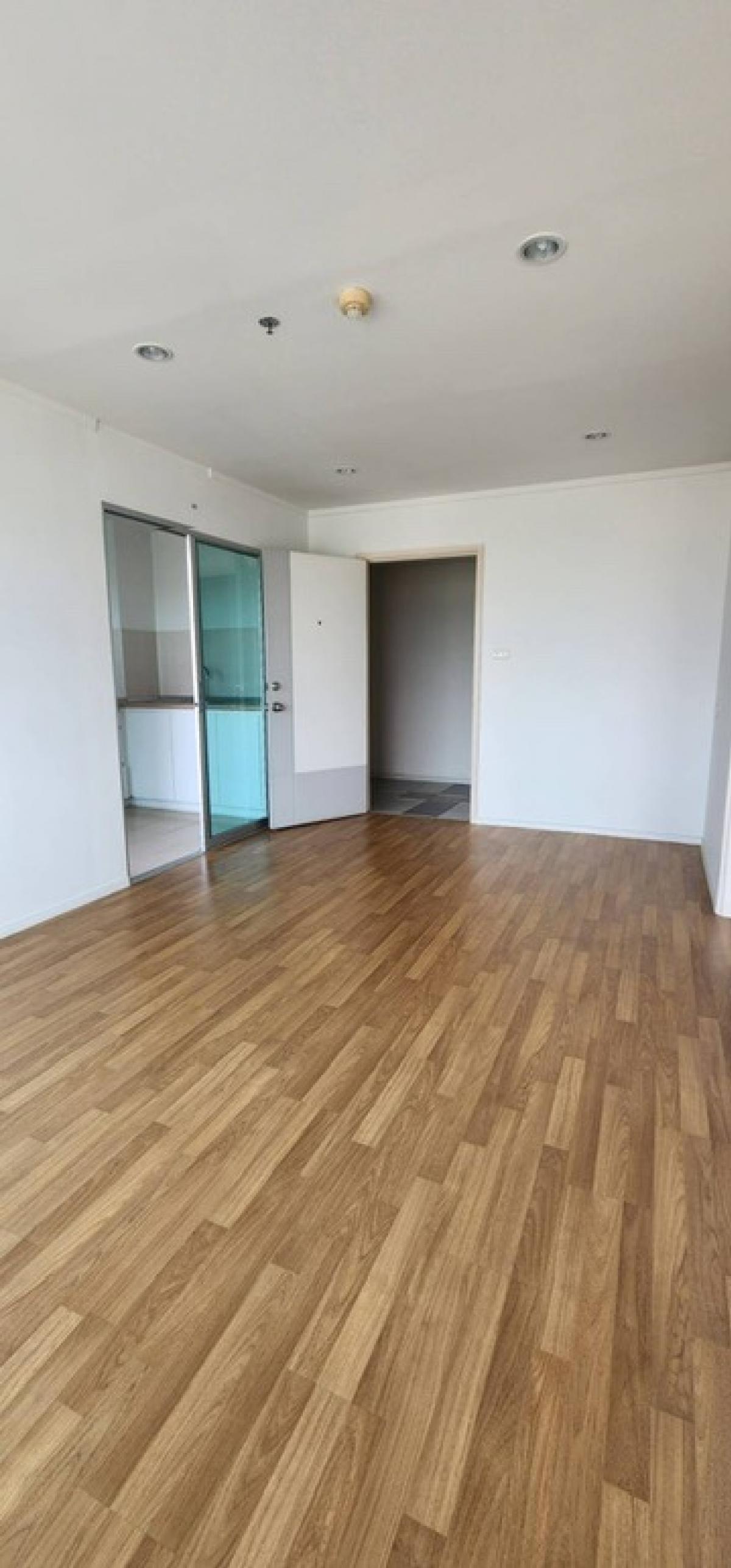 ❤️❤️ Lumpini Suk Sawat Rama 2 Place, area 37.7 sq m., 1 bedroom, 1 living room, 1 bathroom. There is a kitchen area and a laundry area. Floor 12A, selling for only 2.8 million. Interested, line tel 0859114585 ❤️ North, view of the swimming pool. And Satho