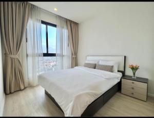 For rent Quinn Ratchada 17 condo 2 bedrooms high floor