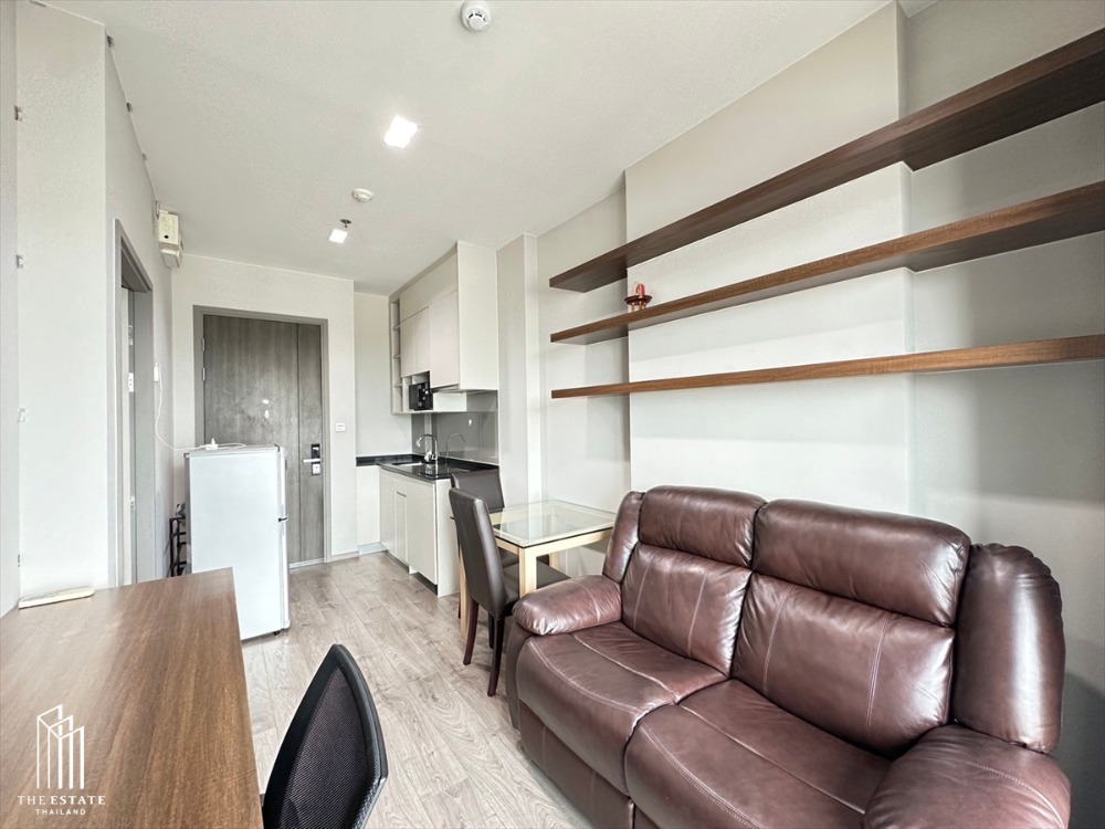For rent Whizdom Avenue Ratchada-Ladprao, High Floor, North and East Facing This spacious 1-bedroom unit features an extra-large layout and is priced at only 18,000 Baht.