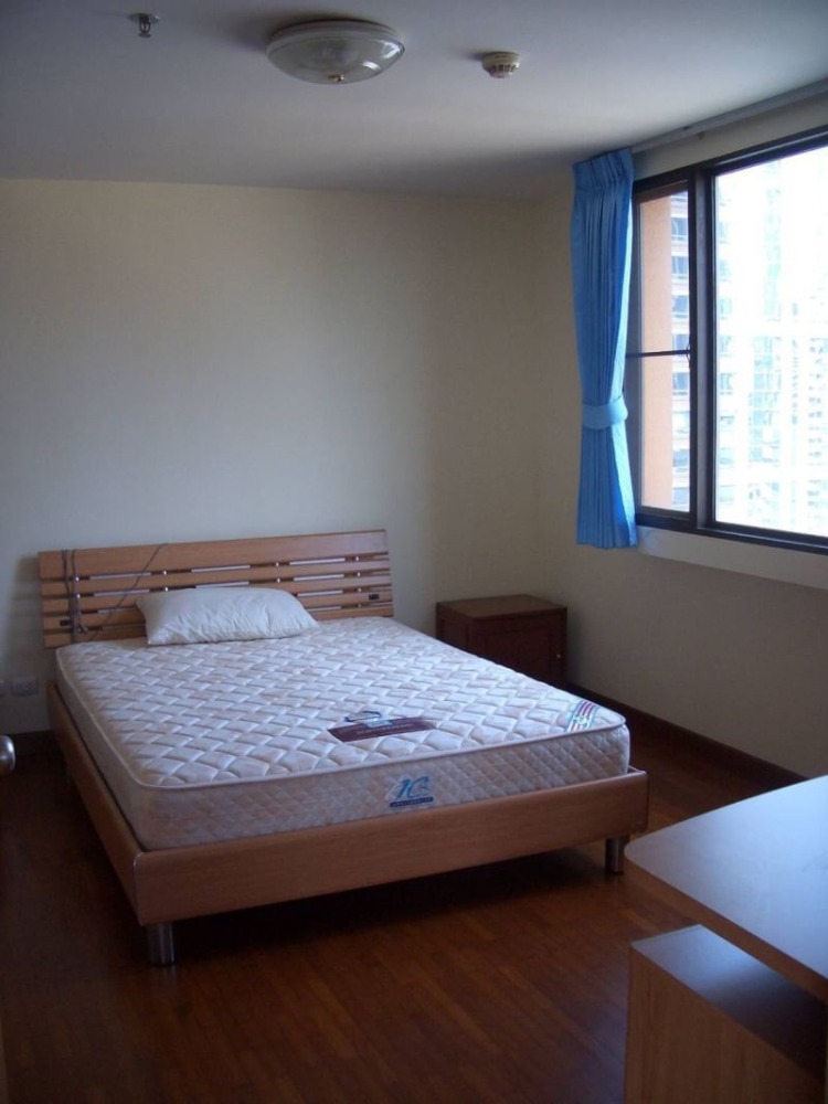 Condo for rent in Phloen Chit area Condo for rent in Phloen Chit area