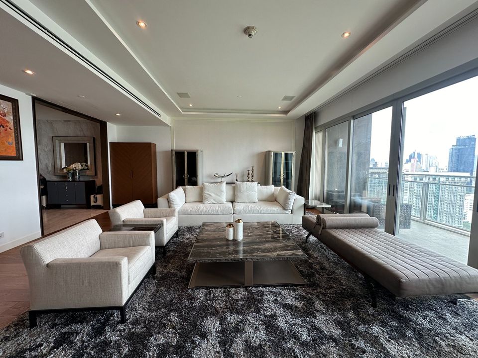 +++Urgent Sale+++ *** 185 Rajadamri*** Penthouse 3 bedrooms 386.56 sq m. 27th floor