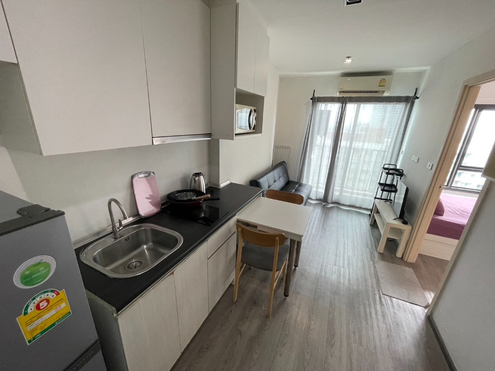 For rent! Condo Rich Park @ triple station near BTS Yellow Line Hua Mak 200 meters, 1 bedroom, 1 bathroom, 30 sq m., high floor, 10,000 per month