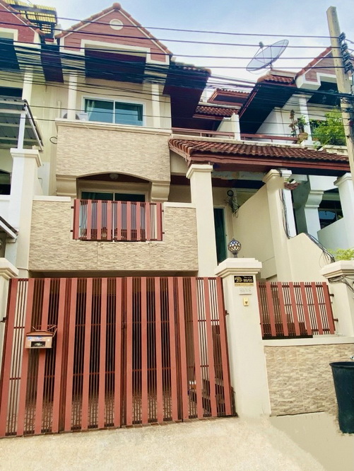 For rent Townhome Royal Nakarin Villa Soi On Nut 46 size 30sqw. 5bed 5nath For rent Townhome Royal Nakarin Villa Soi On Nut 46 size 30sqw. 5bed 5nath