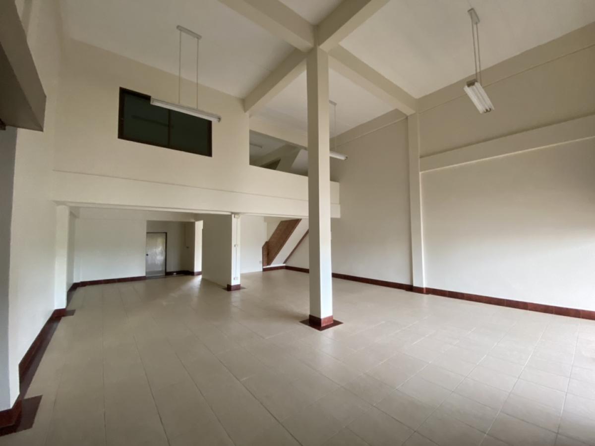 Commercial building for rent (in Lopburi city), size 2 units (open), spacious, suitable for business and trading with residence, good location, in the city, in front of the building there is an open parking lot, size 2 and a half floors, the upper floor h – รูปที่ 3