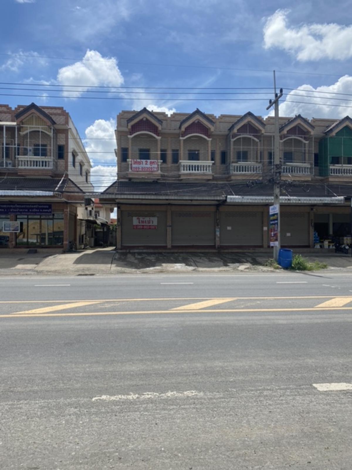 Commercial building for rent (in Lopburi city), size 2 units (open), spacious, suitable for business and trading with residence, good location, in the city, in front of the building there is an open parking lot, size 2 and a half floors, the upper floor h – รูปที่ 2