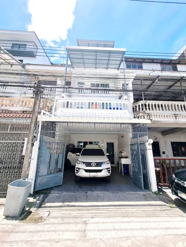 HK0197😊 For RENT Townhouse for rent, 4 floors, 🚪4 bedrooms🚄near MRT Sutthisan🏢Huai Khwang🔔House area: 28.00 sq.wa🔔Usable area: 400.00 sq.m.💲Rent: 55,000 ฿📞O99-5919653,O65-9423251✅LineID:@sureresidence