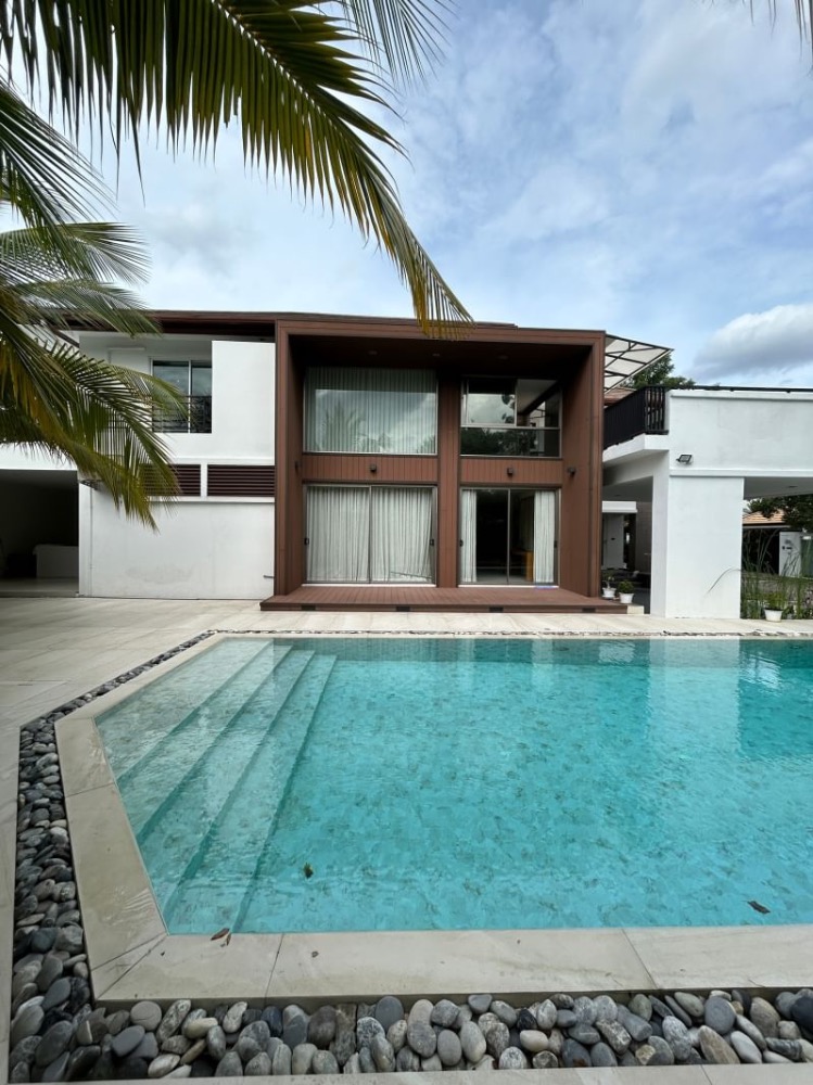 For sale or rent: 2-storey luxury house with swimming pool near Central Eastville, Private Nirvana Lat Phrao project For sale or rent: 2-storey luxury house with swimming pool near Central Eastville, Private Nirvana Lat Phrao project