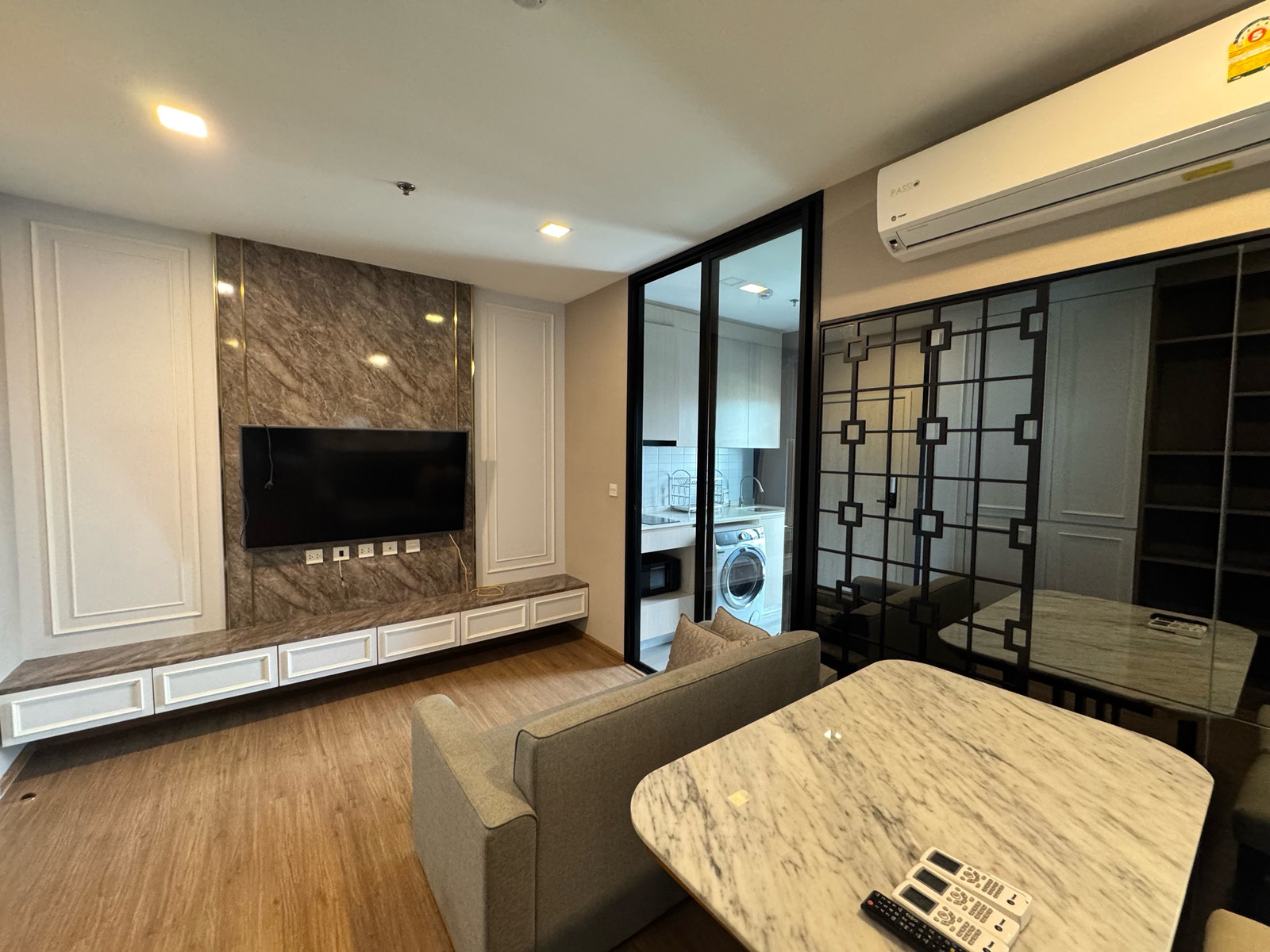 For rent: 2 bedrooms, Metris Rama9, price 28,000 baht, contact 0869017364