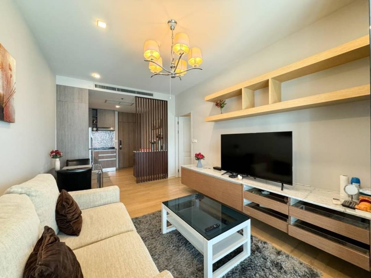 ♦ Nice Decoration ♦ 15+ Floor 47.70 sq.m. | 1 bedroom, 1 bathroom | Fully furnished, ready to move in | Near BTS Phrom Phong 180 m., Emporium 350 m., EmQuartier 500 m. ♦ Nice Decoration ♦ 15+ Floor 47.70 sq.m. | 1 bedroom, 1 bathroom | Fully furnished, ready to move in | Near BTS Phrom Phong 180 m., Emporium 350 m., EmQuartier 500 m.